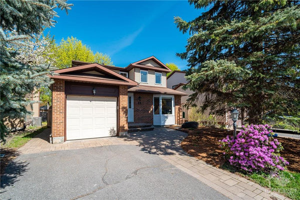23 MAPLE VIEW Crescent